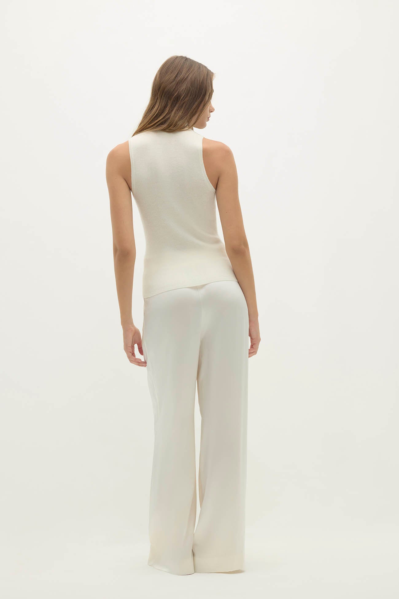 JOANNA SLEEVELESS TURTLENECK
